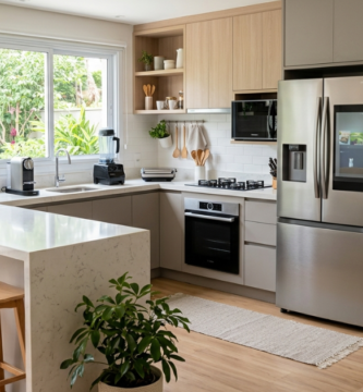 Top 10 eletrodomésticos mais vendidos em 2026: air fryer, geladeira frost free, máquina de lavar, micro-ondas, liquidificador, cafeteira, aspirador de pó, fogão, forno elétrico e sanduicheira, ideais para facilitar tarefas diárias e tornar a casa mais prática e moderna.